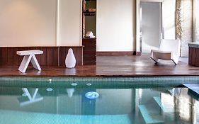 Logis Hotel Restaurant Le Dauphin Et Le Spa Du Prieure